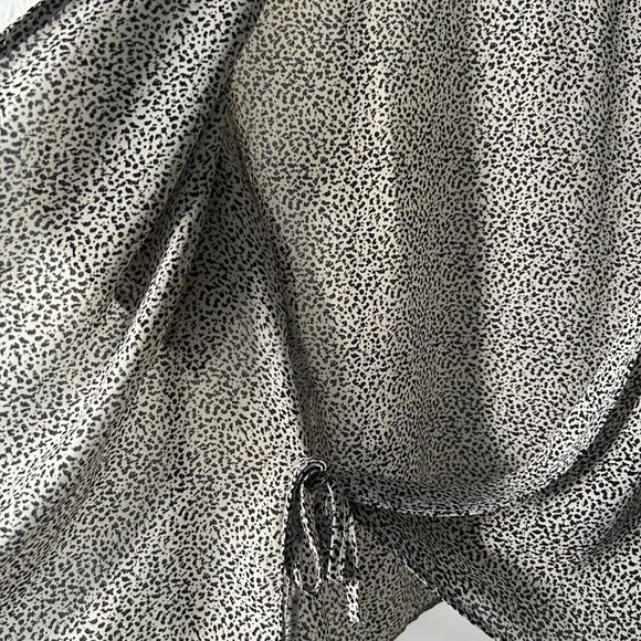 LUSH Ranya Wrap Cropped Blouse Women's Small - Picture 8 of 8